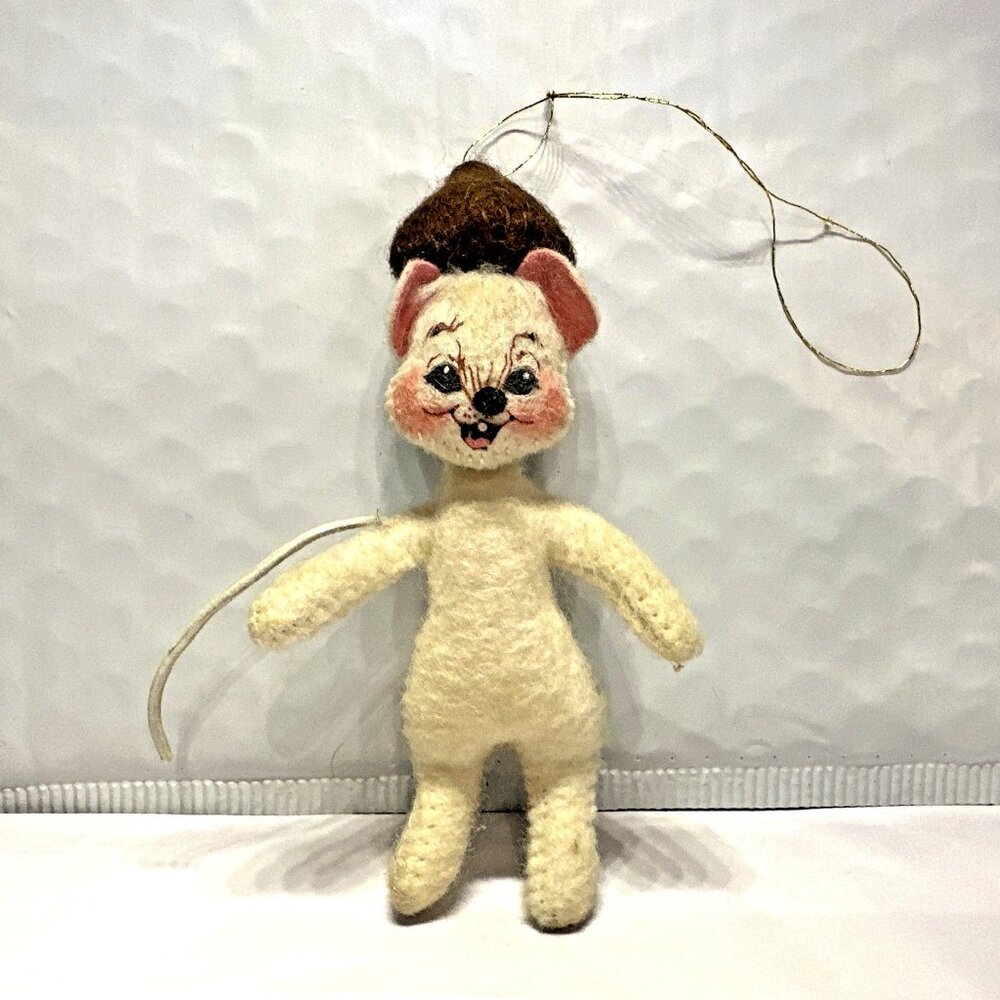 Annalee Christmas Mouse With Acorn Felt Hanging Ornament 5" Posable 2001 Vintage